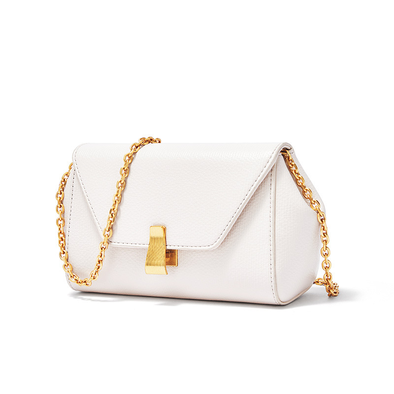 公司定制皮具應(yīng)該找怎樣的皮具廠？