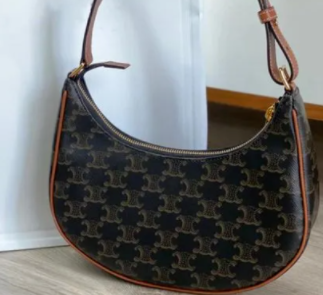 新月包是什么意思？